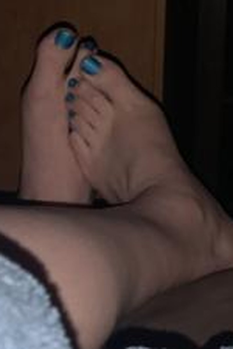 Blue Nails - Screenshot 1 of 4 - Foot Fetish