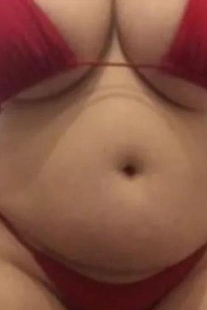Small Bikini Dance - Screenshot 1 of 4 - Sweetheart Mia BBW
