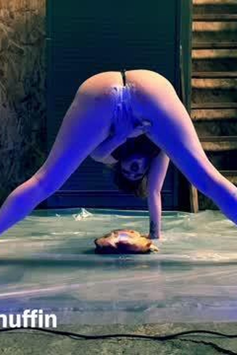 Cake Dance Full - Screenshot 1 of 4 - Bikini