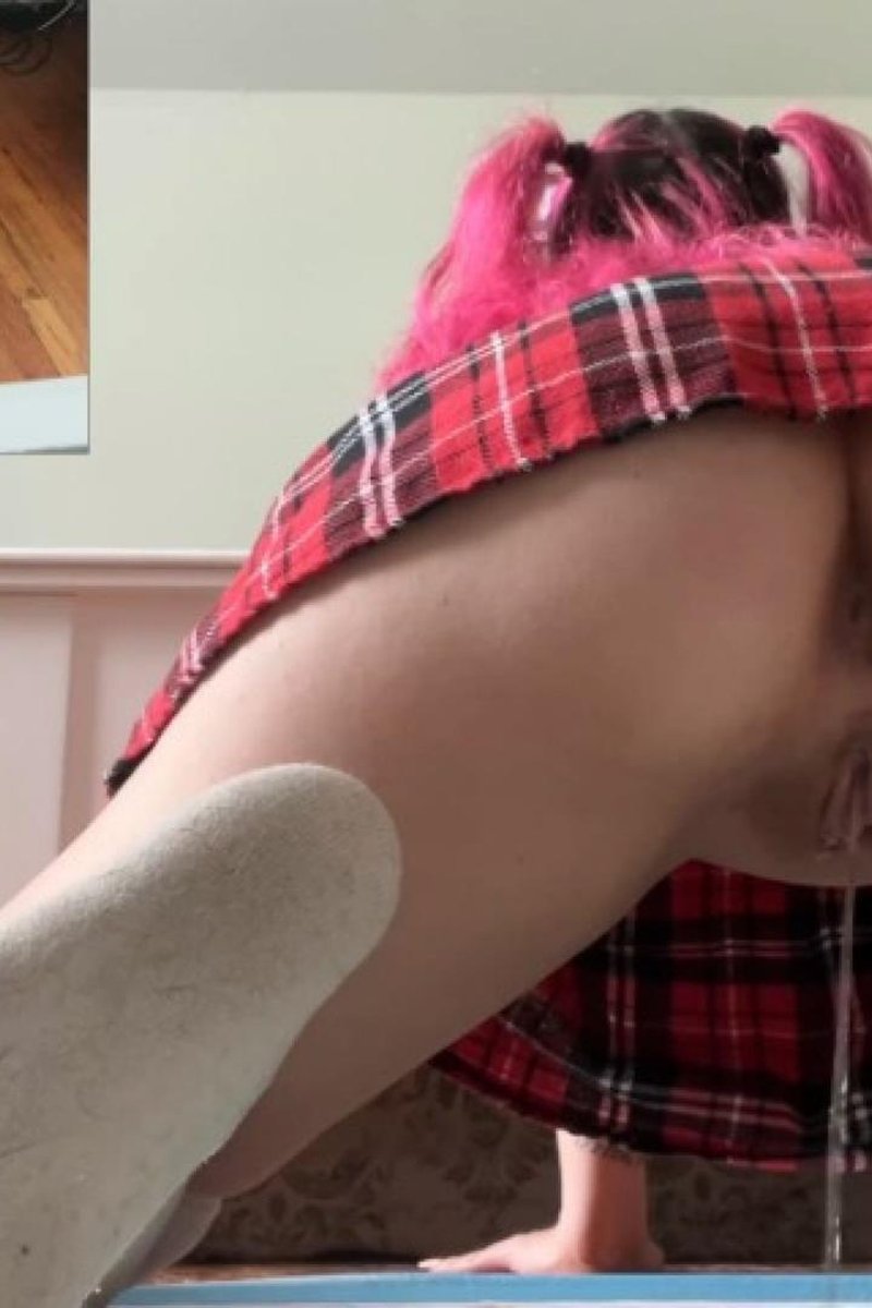 Study Session Pee - Screenshot 1 of 4 - Blowjob