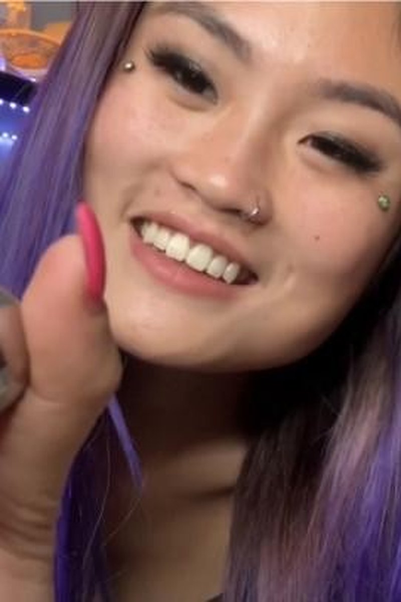 Butt-Plug Insertion + Strip-Tease - Screenshot 1 of 4 - Anal