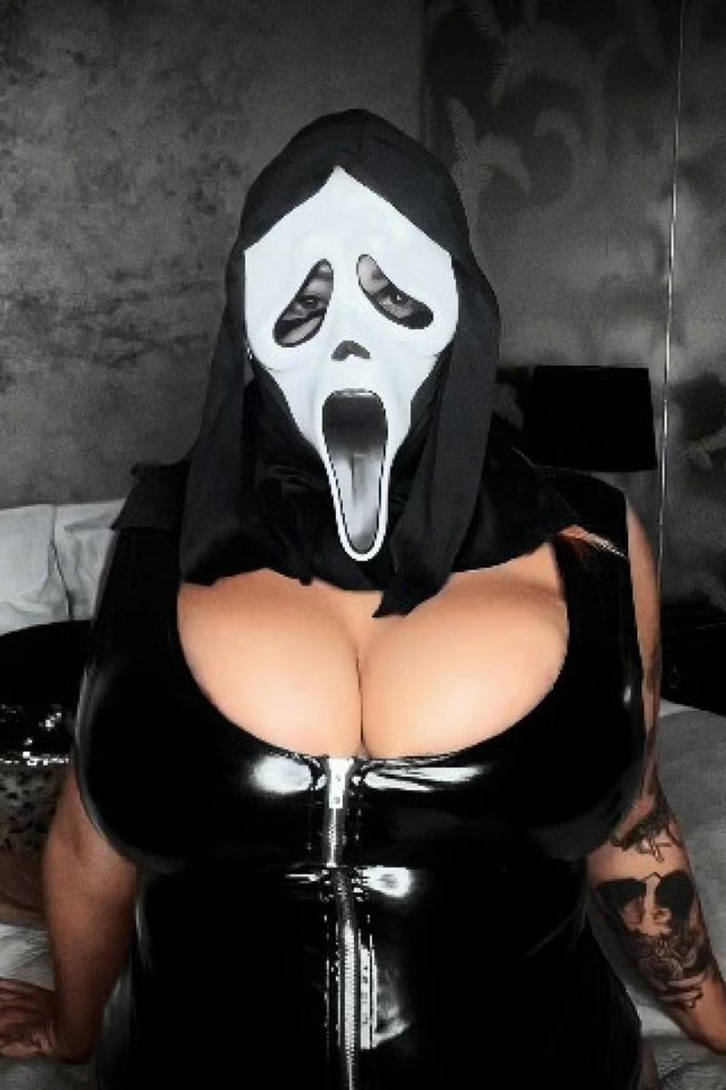Ghostface Squirts - Screenshot 1 of 4 - Big Tits