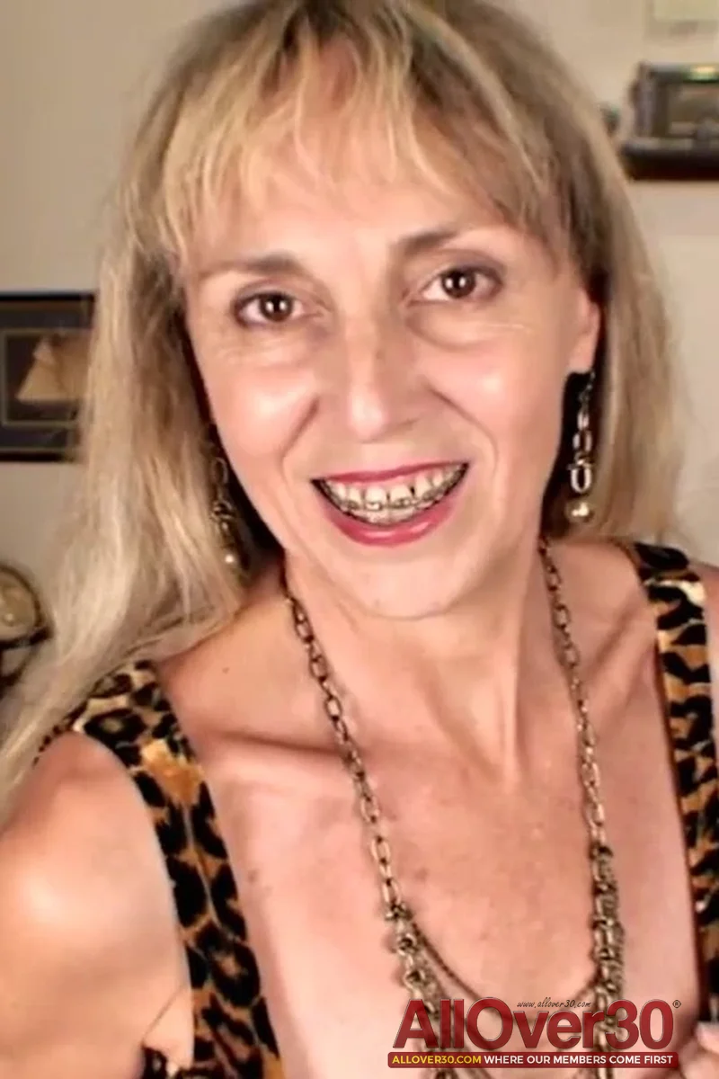 Sienna: Interview - Screenshot 1 of 4 - Shoes