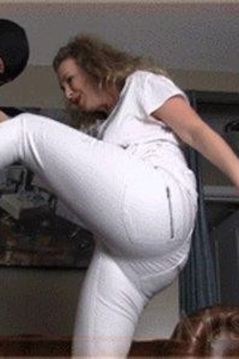 Tricked Into Ballbusting - Screenshot 1 of 4 - Femdom