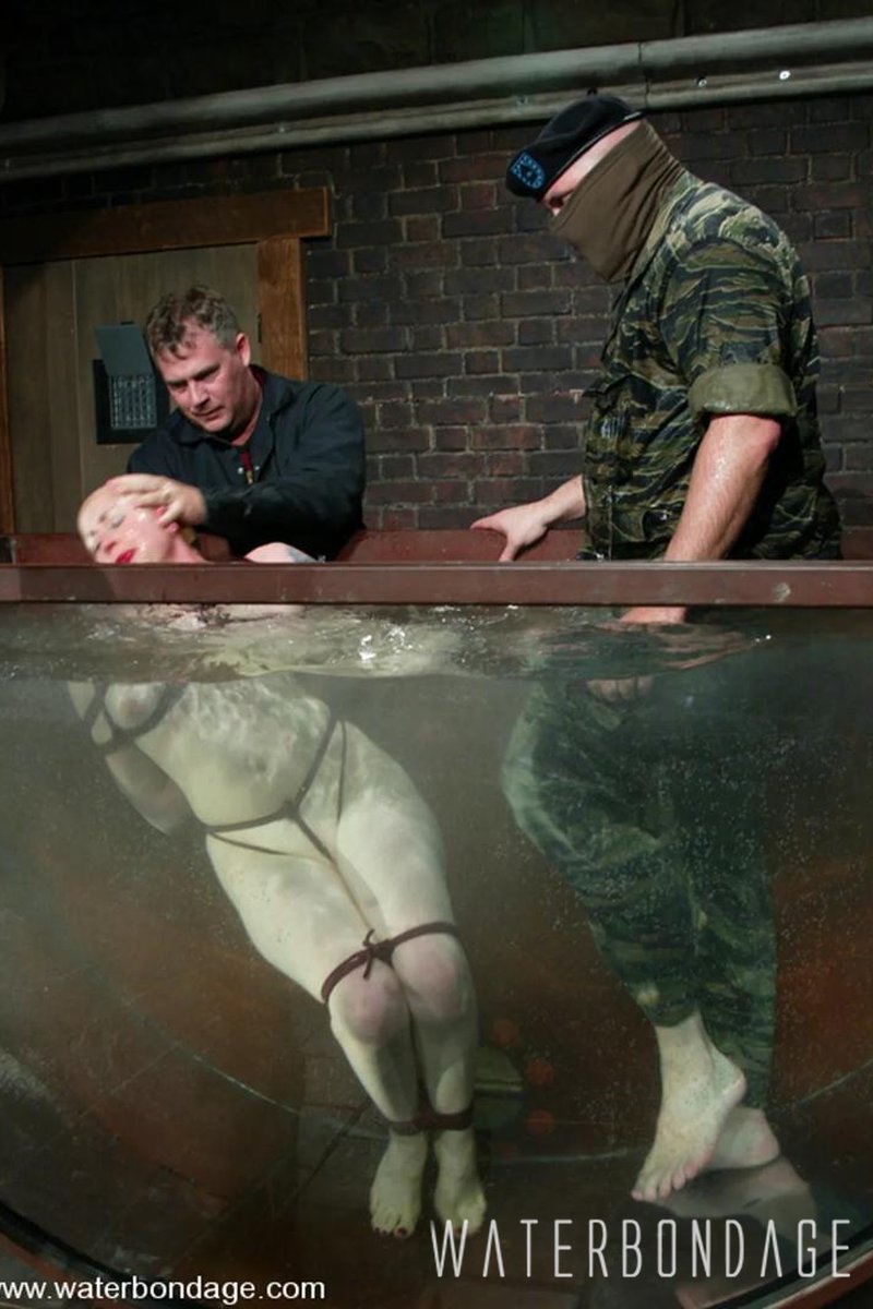 Sgt. Major and Lorelei Lee - Screenshot 1 of 4 - BDSM