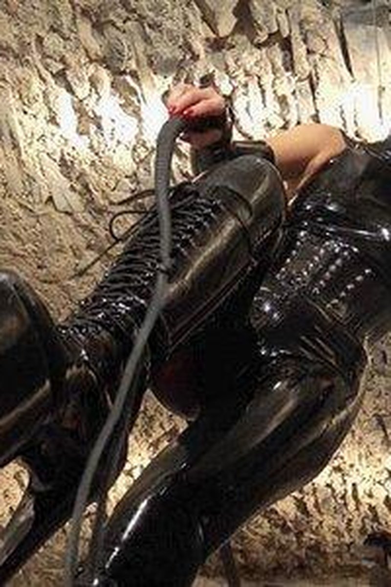 Catwoman Executrix - Screenshot 1 of 4 - Cat Woman