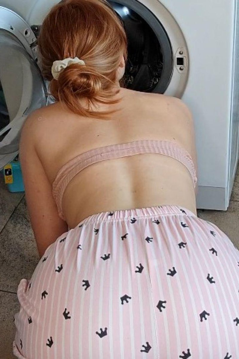 Sucking While Cleaning - Screenshot 1 of 4 - Blowjob