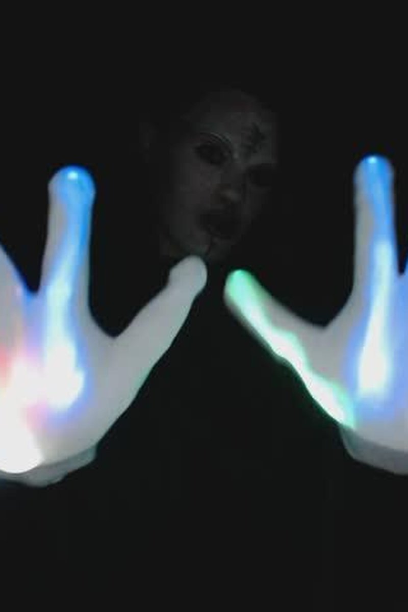 Alien Invasion - Screenshot 1 of 4 - Cosplay