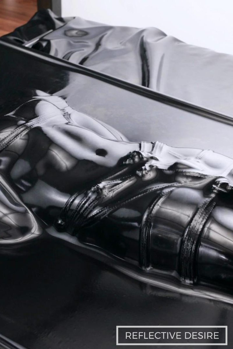 Vacuum Packed - Screenshot 1 of 4 - Bondage