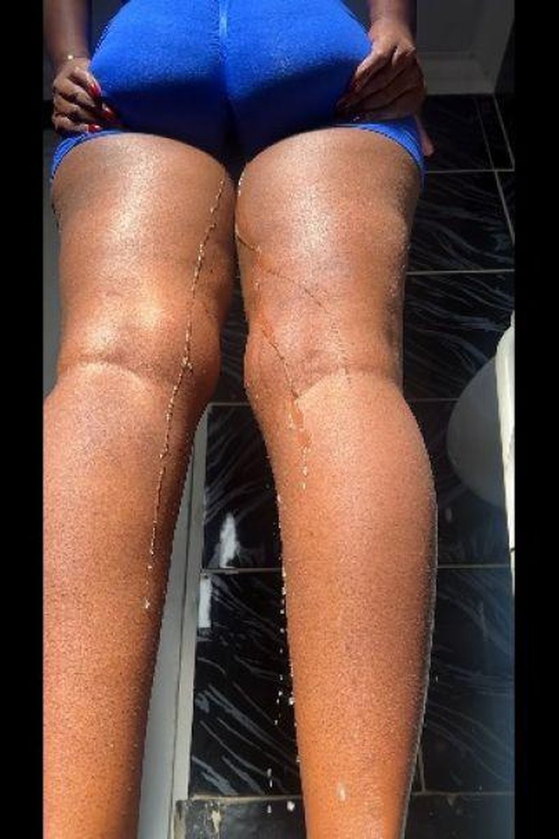 TP-manyvidscoffeegoddess-ebony-pee-wetting-in-my-booty-shorts