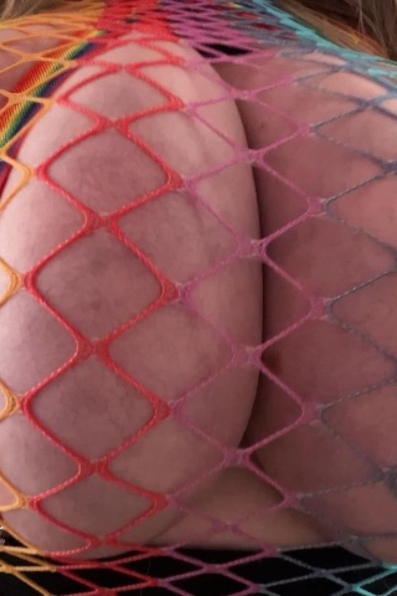 Fishnet Fun - Screenshot 1 of 4 - Braces