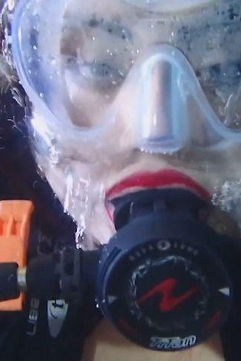 Masterpiece - Underwater Blowjob Peril Video - Screenshot 1 of 4 - Asphyxiation