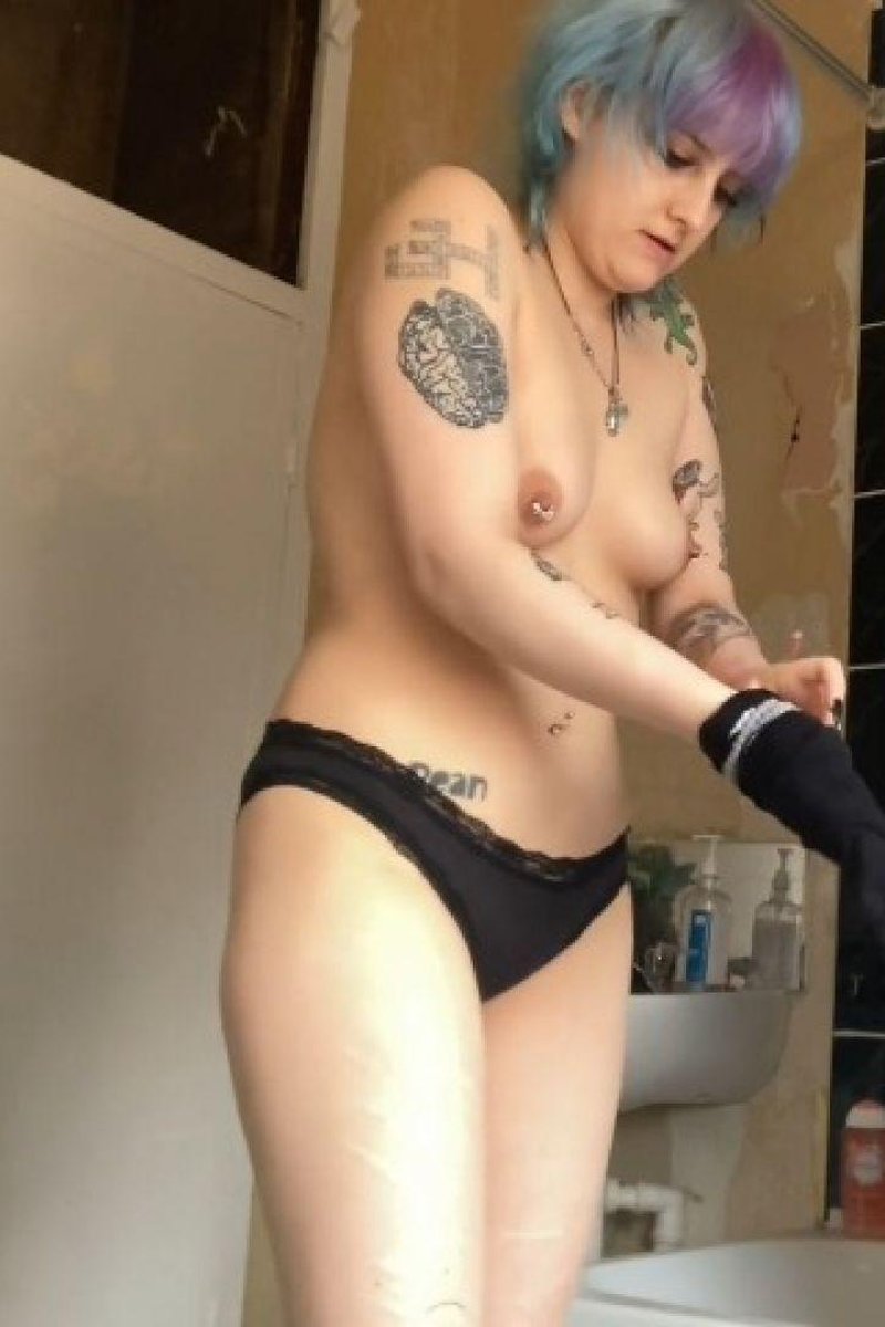 Hidden Camera Getting Changed - Screenshot 1 of 4 - Alternative Girl