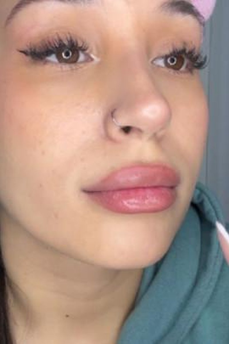 Makeup Haul - Screenshot 1 of 4 - Face Fetish