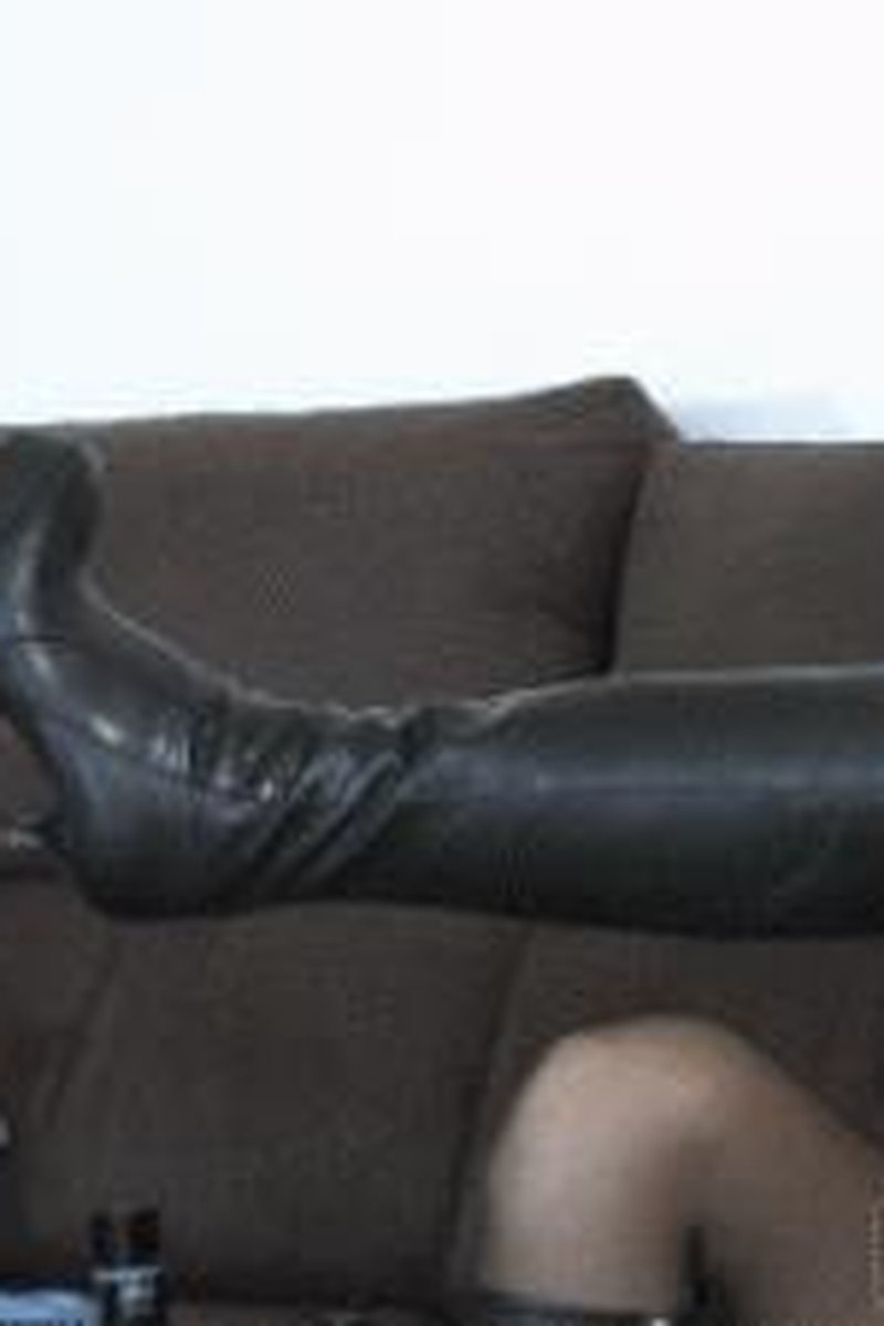 Shining - Screenshot 1 of 4 - Ass Kissing