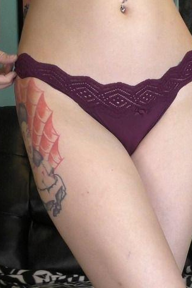 Panties Soaking - Screenshot 1 of 4 - MILF (30+)