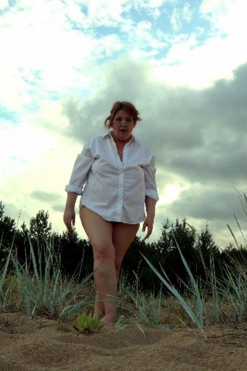 Pee Outside - Screenshot 1 of 4 - Golden Shower