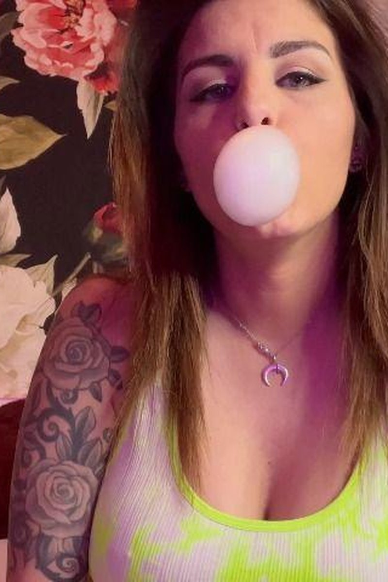 Smoke Bubbles - Screenshot 1 of 4 - Bubble Gum