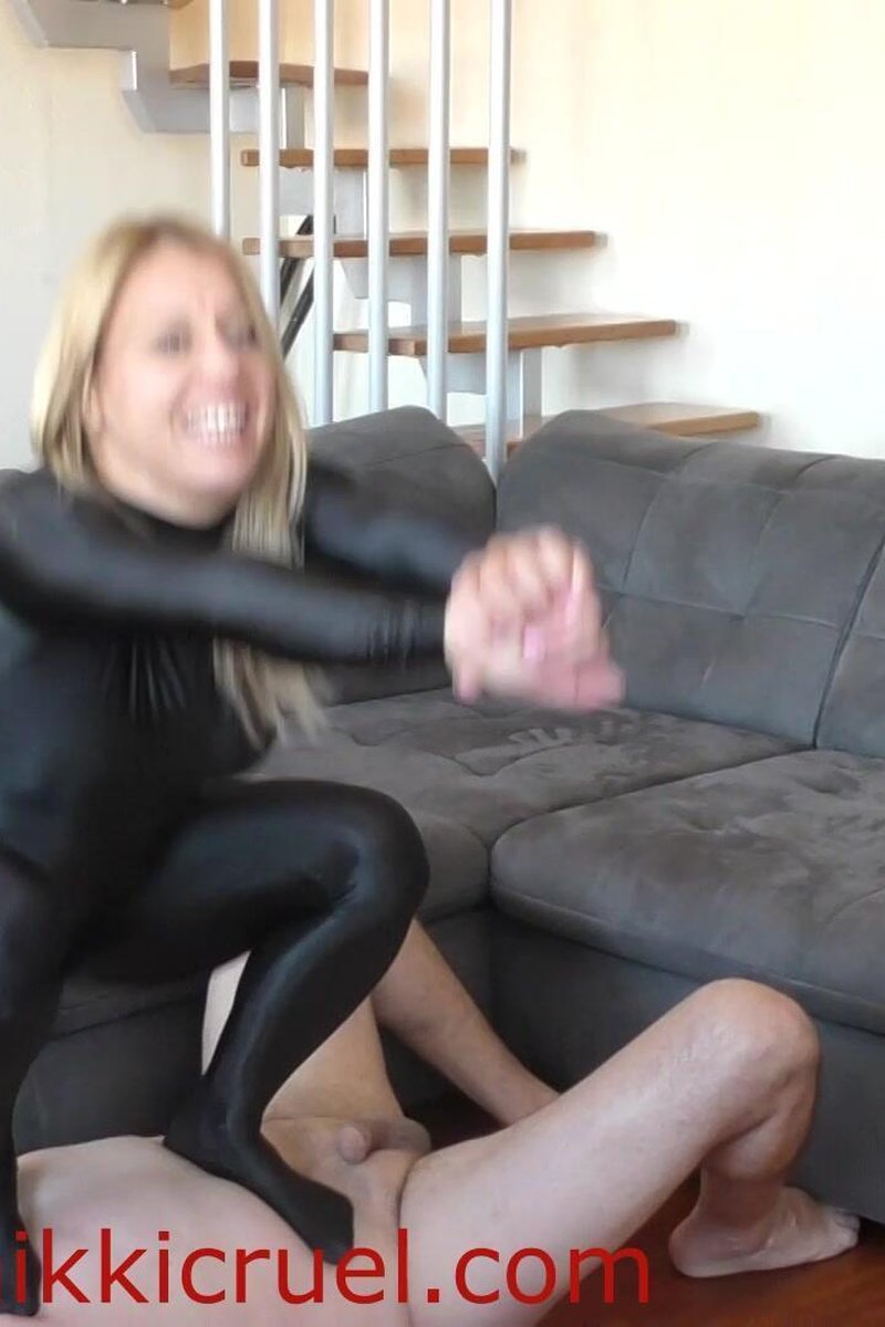 Catsuite Trample - Screenshot 1 of 4 - Femdom