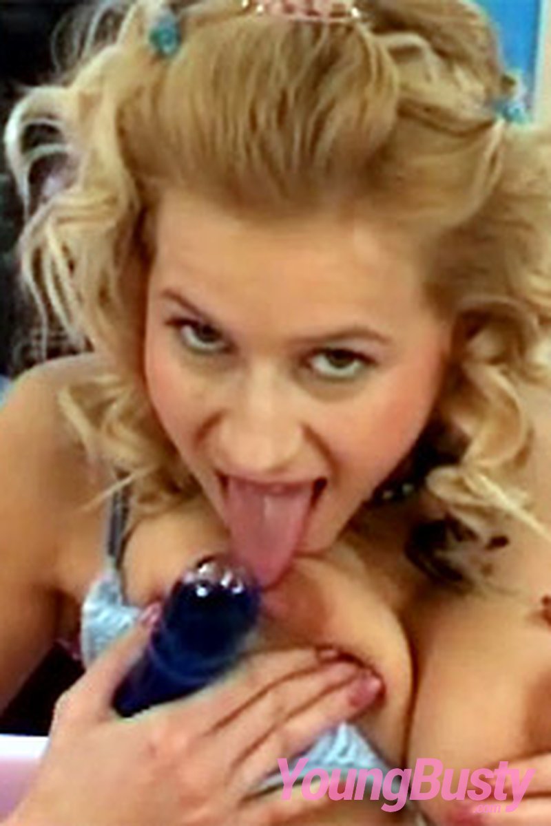 Yvonne - Screenshot 1 of 4 - Blond Hair