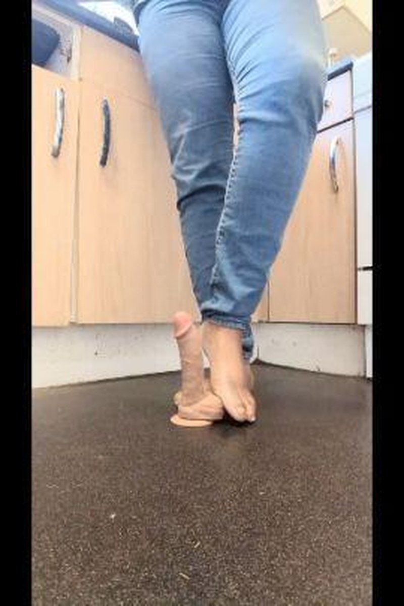TP-manyvidsgoddessebony-ebony-bare-feet-ball-stomping-humiliation-using-dildo