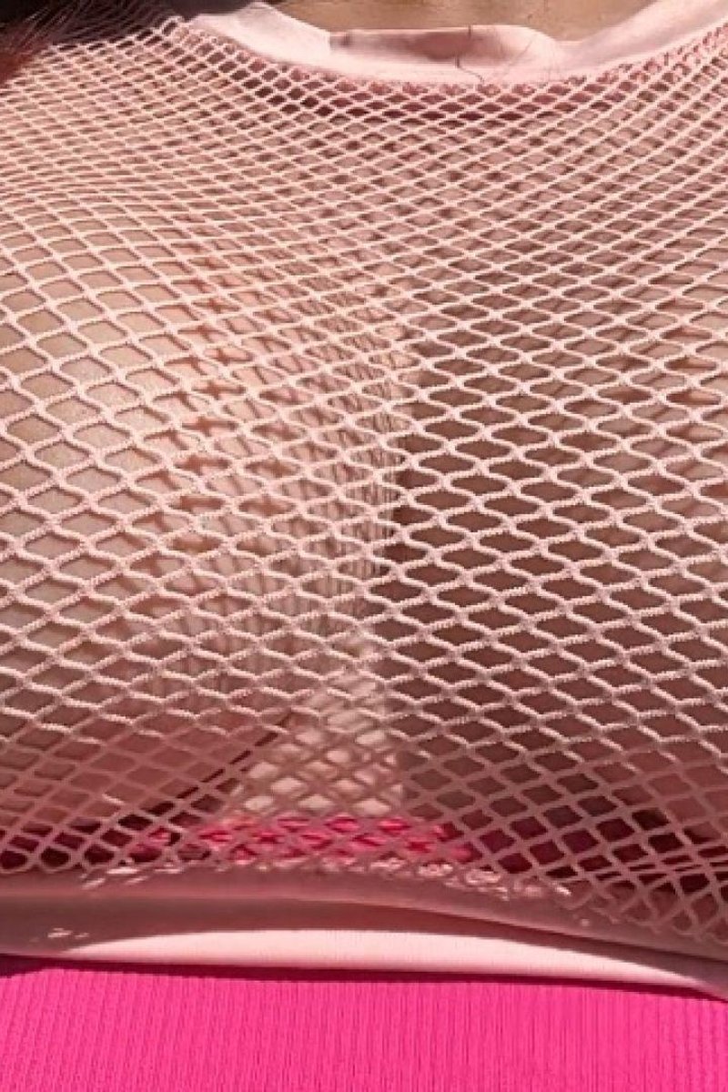 Big Boobs Bouncing Outdoor - Screenshot 1 of 4 - Boobsfetish