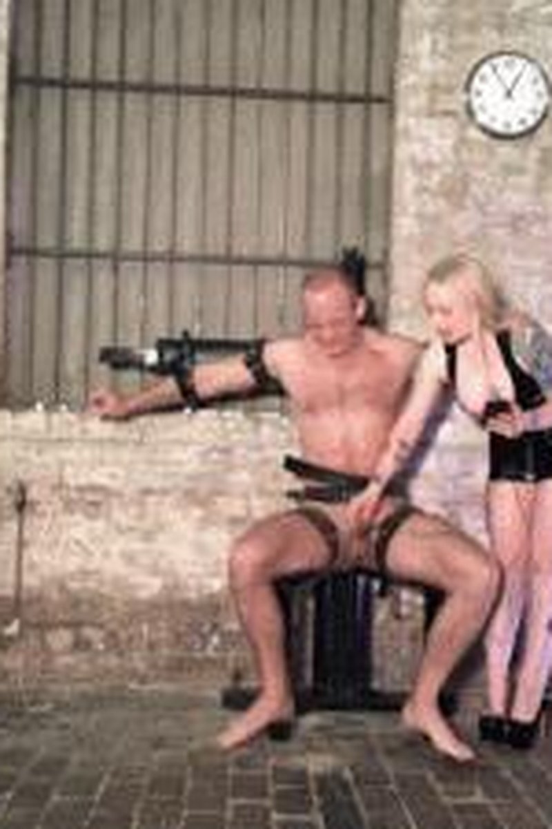 Electro Tease - Screenshot 1 of 4 - Ass Worship