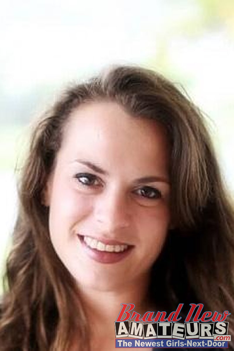 Lilly - Screenshot 1 of 4 - Anal