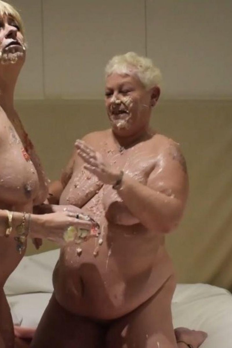 Sploshing - Screenshot 1 of 4 - Breast Play