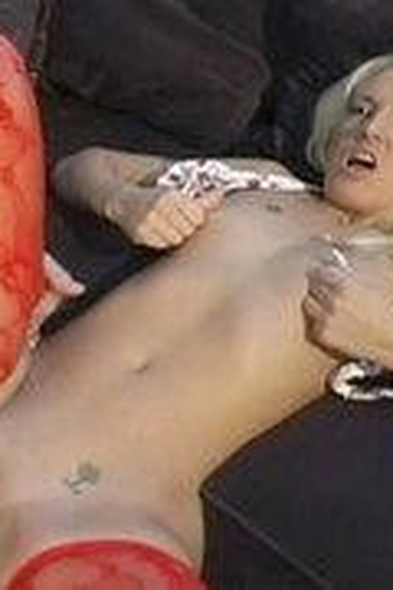 Fiona Cheeks - Screenshot 1 of 4 - Blond Hair