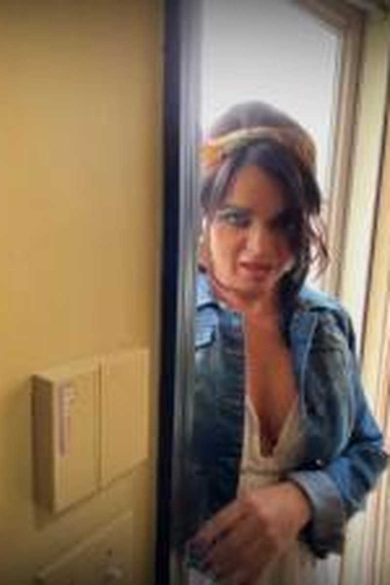 Apartment MILF - Screenshot 1 of 4 - Adult Role Play