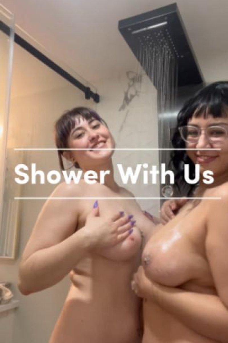 Shower With Us - Screenshot 1 of 4 - Bathroom