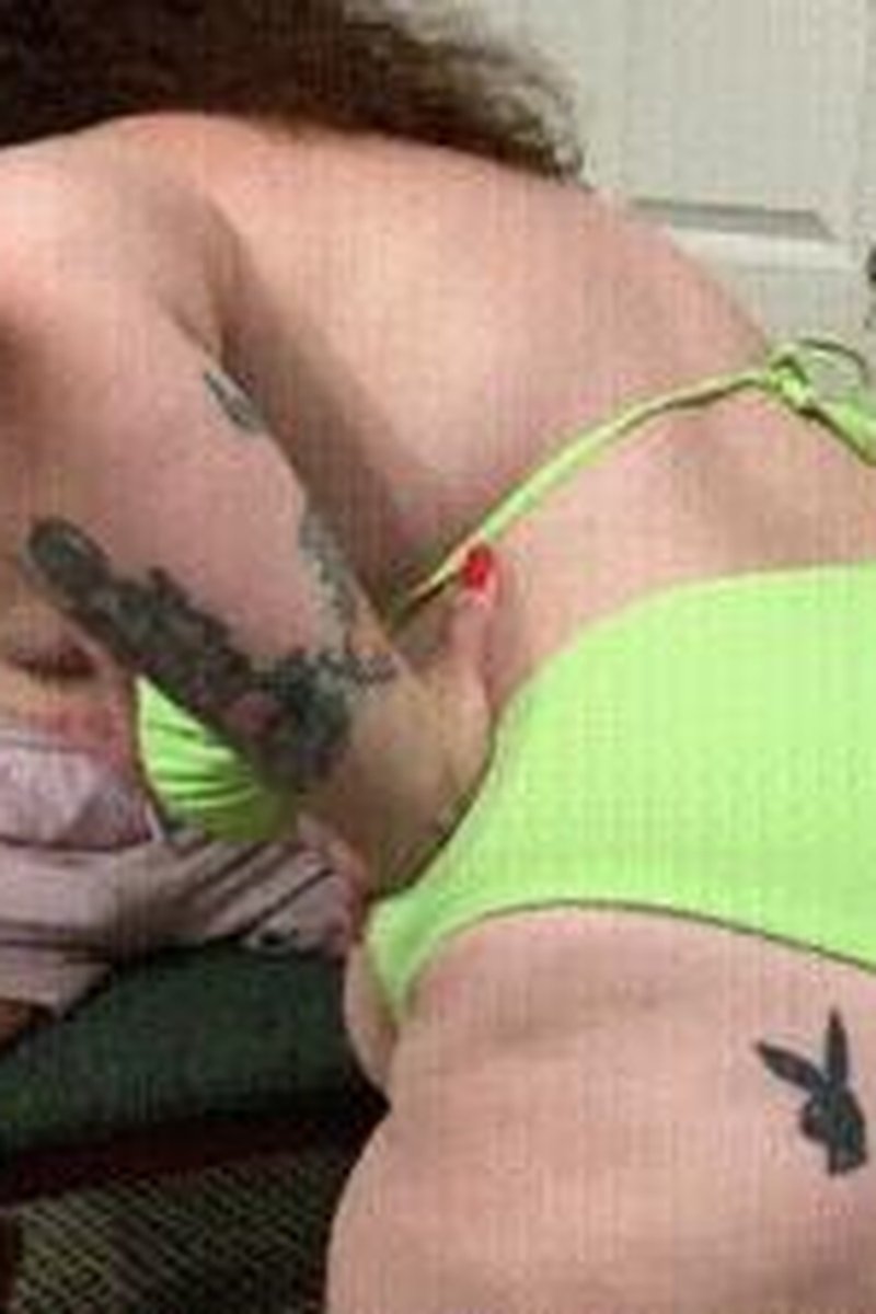 Summertime Slave - Screenshot 1 of 4 - Ass Worship