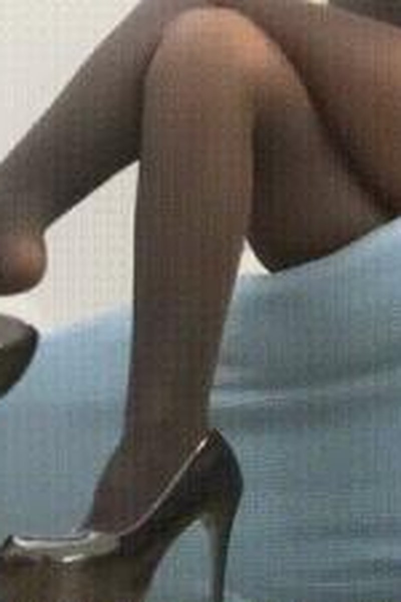 Dangling - Screenshot 1 of 4 - Foot Fetish