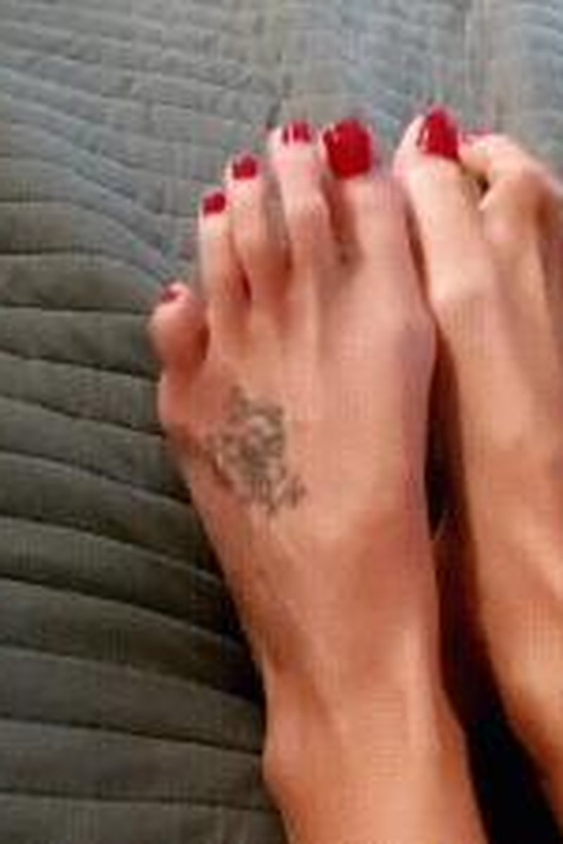 Red Toe Wiggle - Screenshot 1 of 4 - Foot Fetish