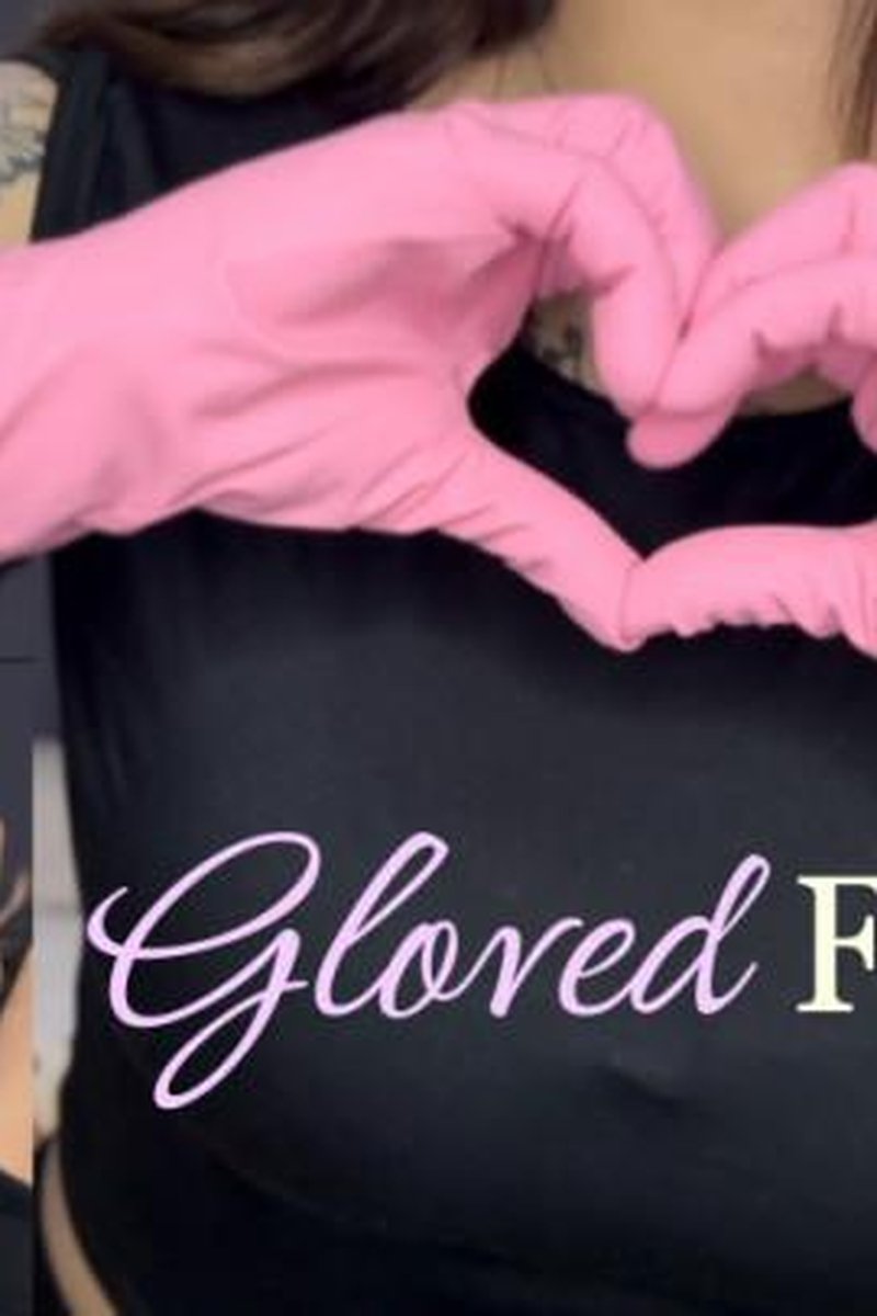 Pink Gloves - Screenshot 1 of 4 - Glove Sniffing