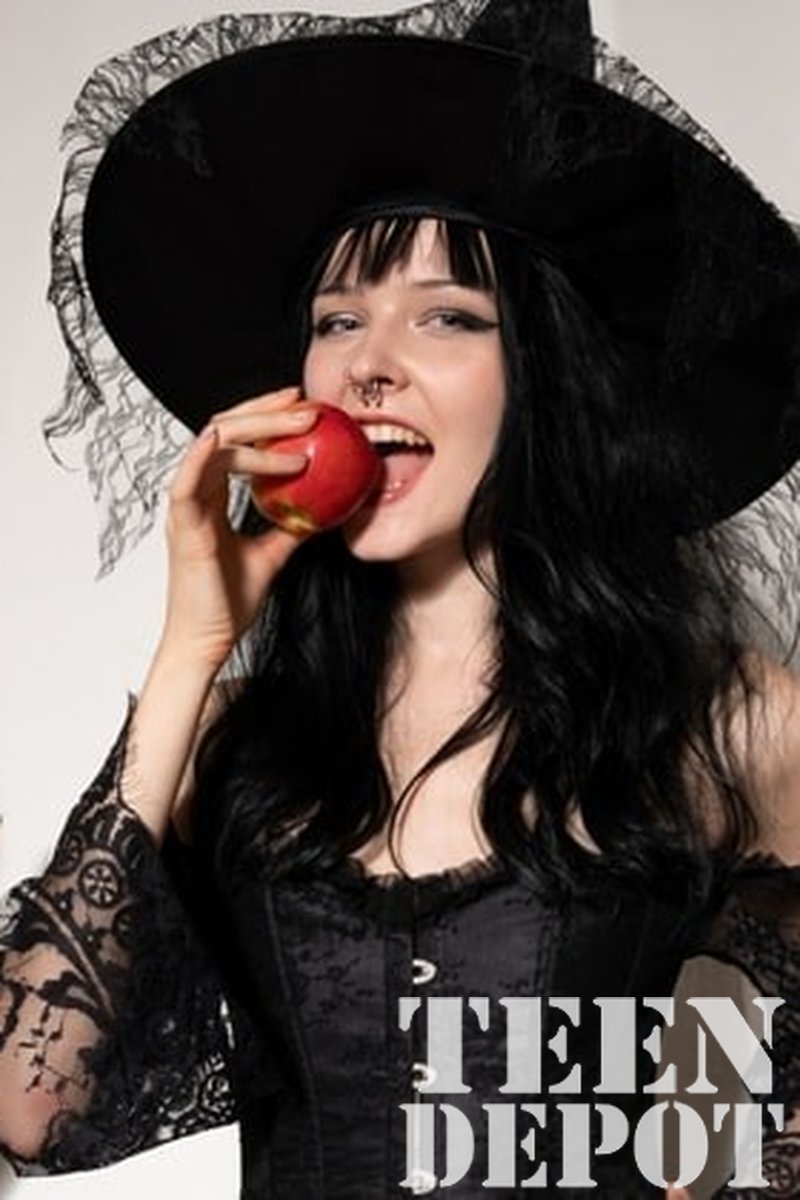 Amelia Riven Halloween Witch - Screenshot 1 of 4 - Teen (18-22)