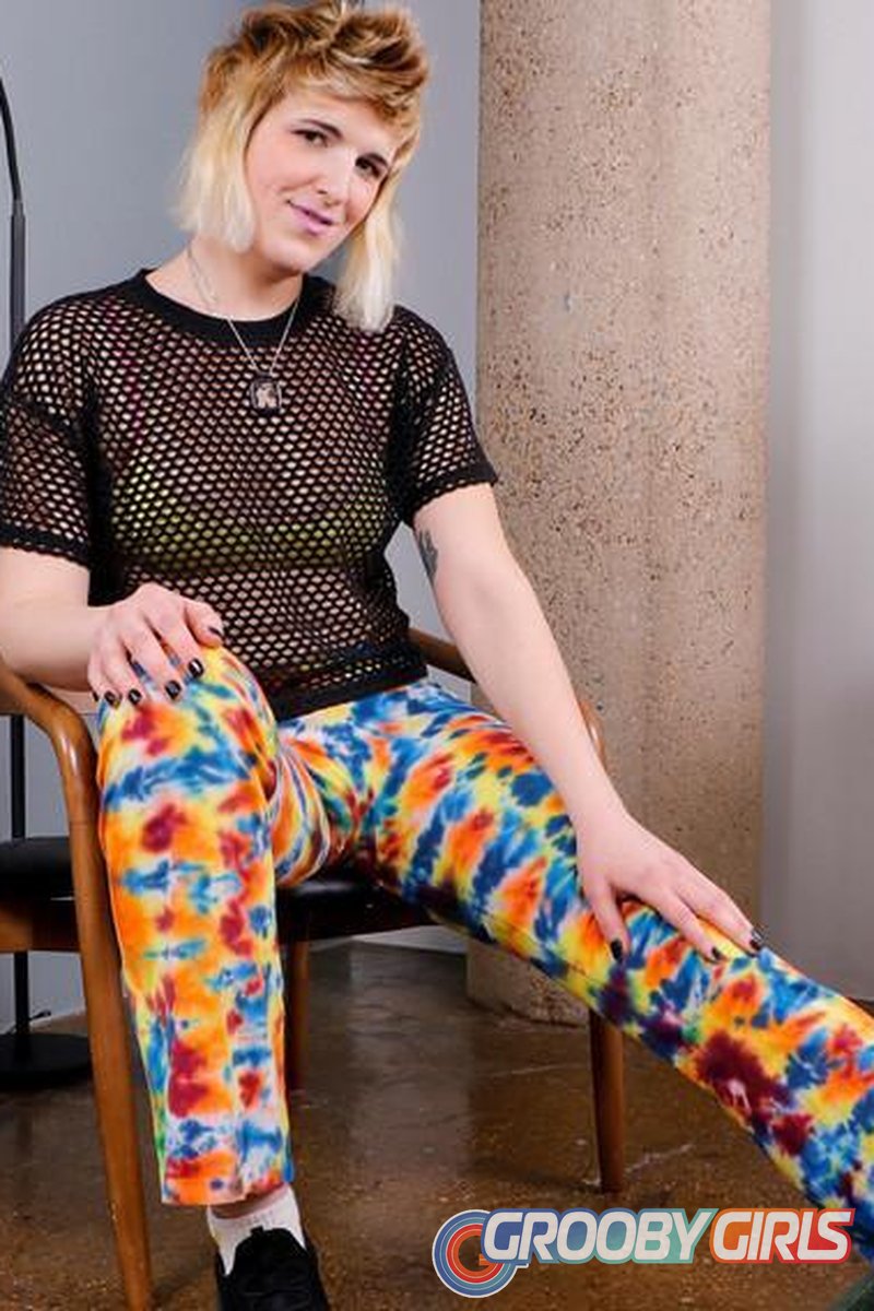 Introducing Bailey Bee - Screenshot 1 of 4 - Transgender