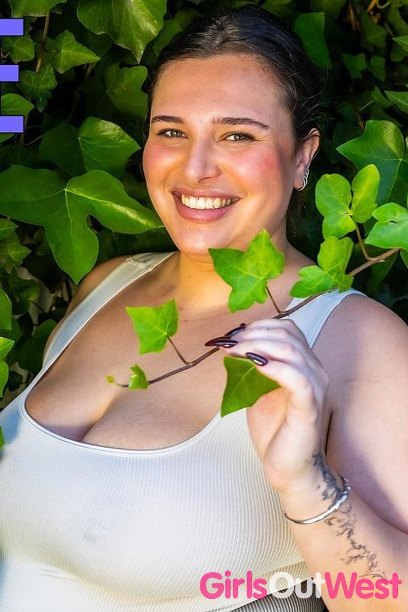 Iris Blue - Dirty Work - Screenshot 1 of 4 - Big Tits