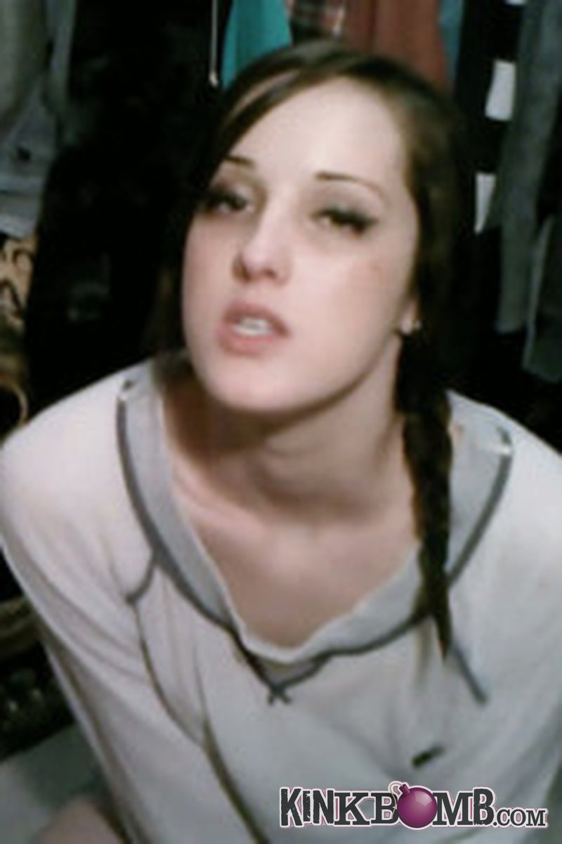 Sexylemon: Closet Smoke - Screenshot 1 of 4 - Bitch