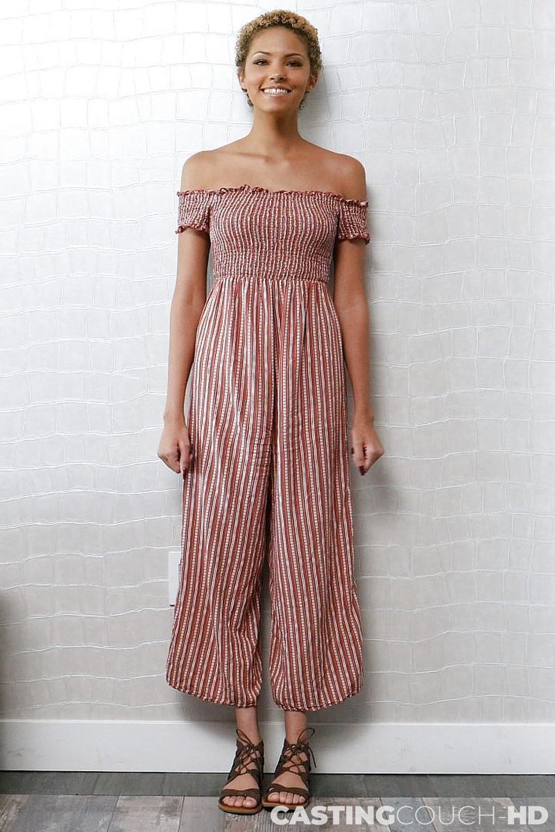 Blue Eye Babe - Screenshot 1 of 4 - Against Wall