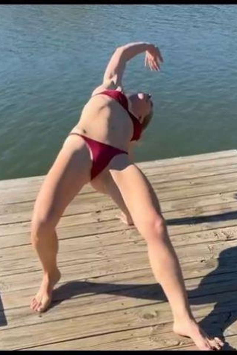 Lakeside Bikini Yoga - Screenshot 1 of 4 - Blonde Hair (Female)