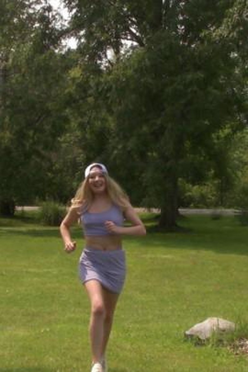 Running Around - Screenshot 1 of 4 - Foot Fetish