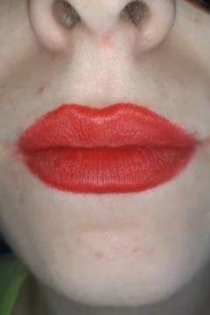 Teeth Marks - Screenshot 1 of 4 - Biting