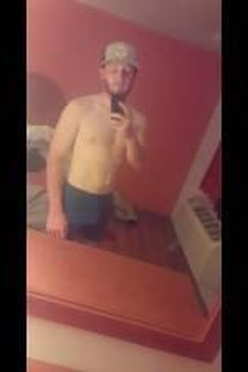 Shirtless - Screenshot 1 of 4 - 20-23 Years Old