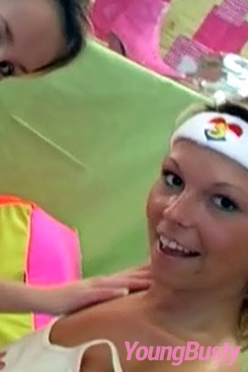 Kate & Lucie - Screenshot 1 of 4 - Blond Hair