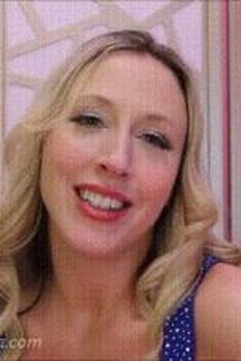 Sissy Bombshell Makeup Tutorial Part 2 - Screenshot 1 of 4 - Encouraged Feminization