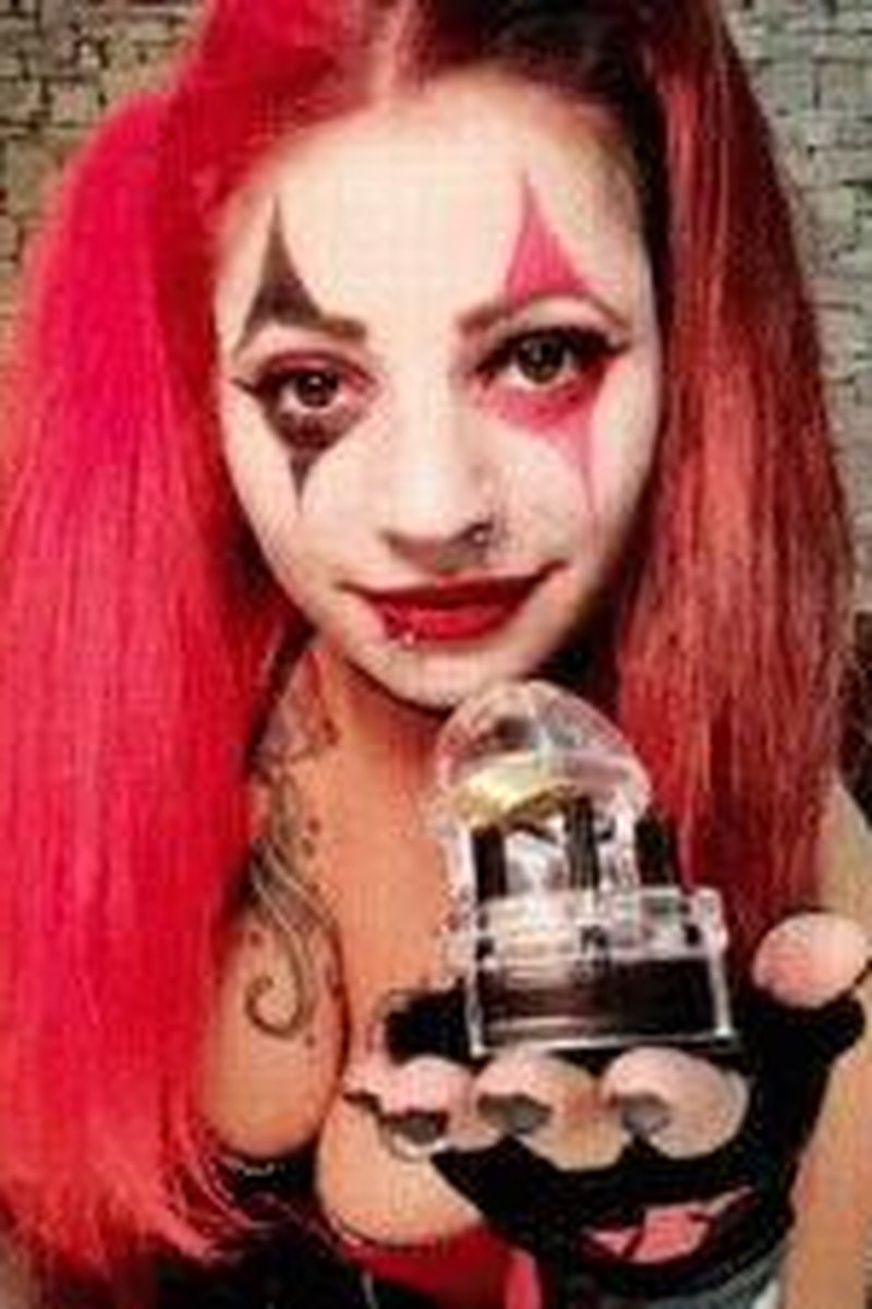 Harley Quinn Keuschhaltung Deutsch - Screenshot 1 of 4 - Chastity Tease