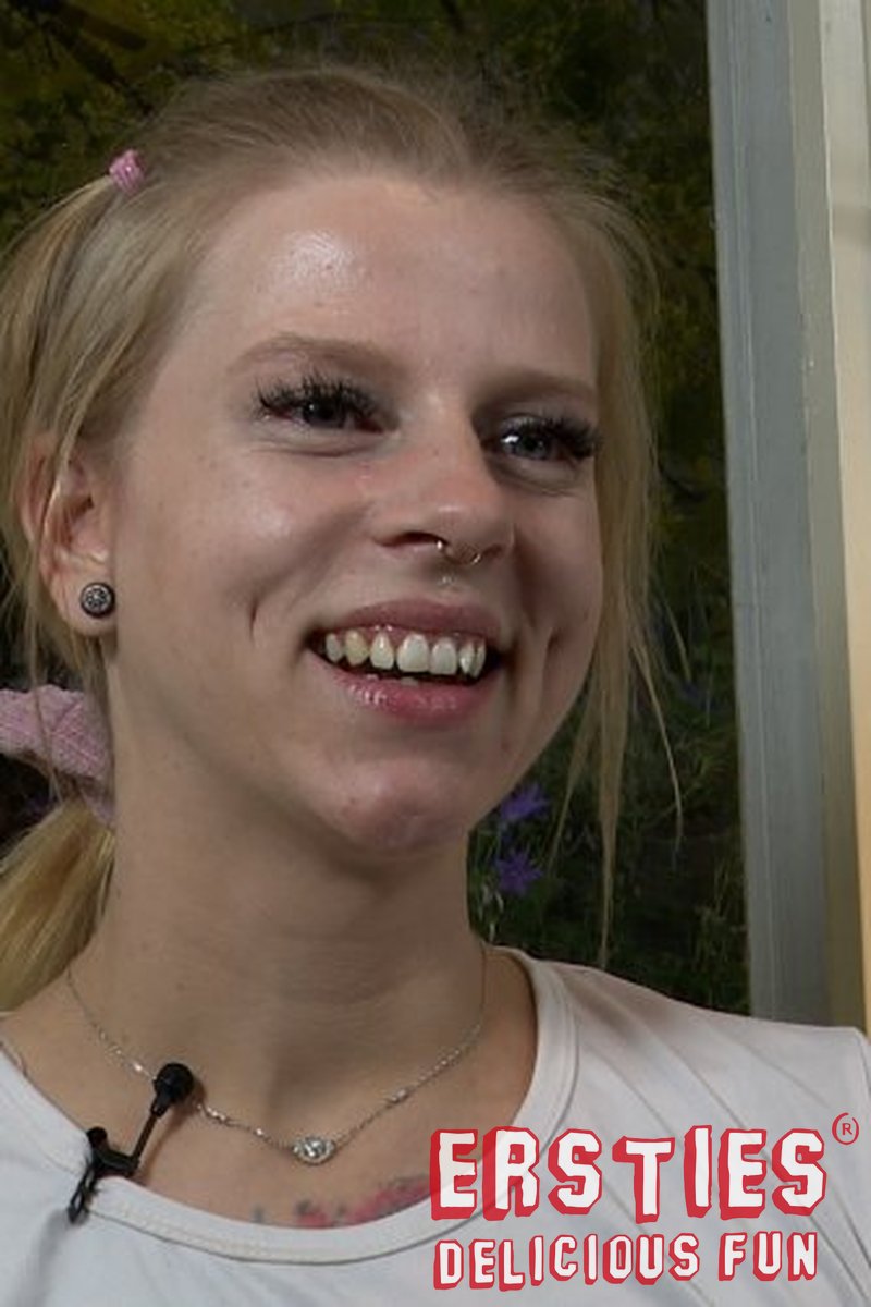 Interview with Pixi - Screenshot 1 of 4 - Blond Hair