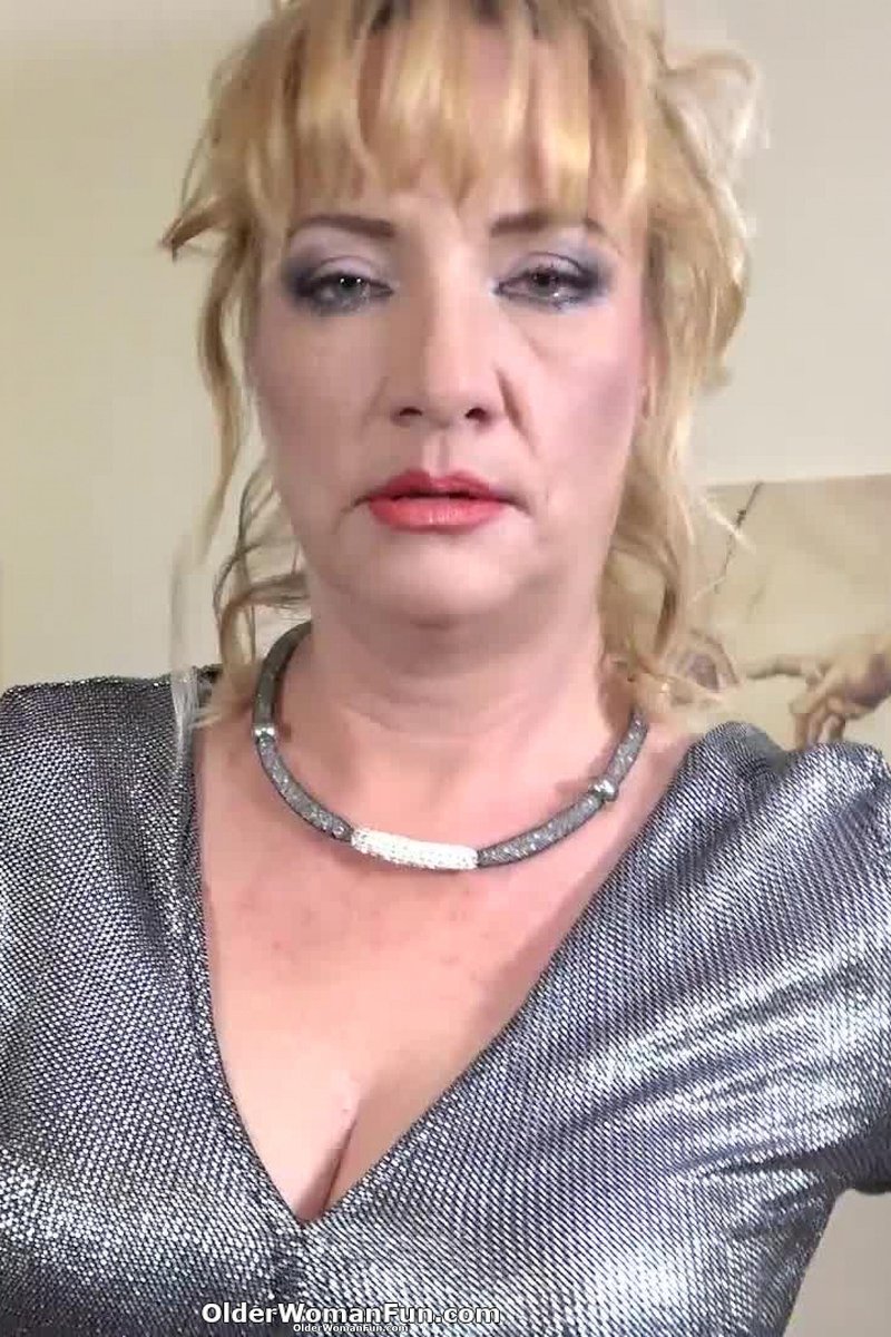 Victoria 03 - Screenshot 1 of 4 - Blond Hair